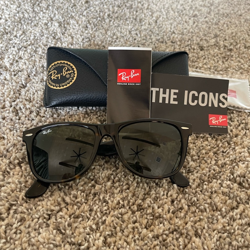 Ray-Ban wayfarer sunglasses- AUTHENTIC